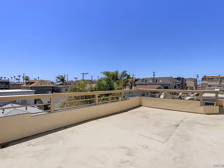 748 Isthmus Ct — Photo 11