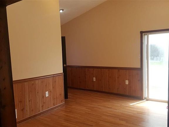 5th image of 13701 Sprecher Ave