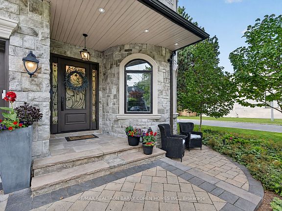 3rd image of 100 Munro Blvd