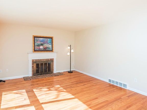 5th image of 1733 Covington Dr