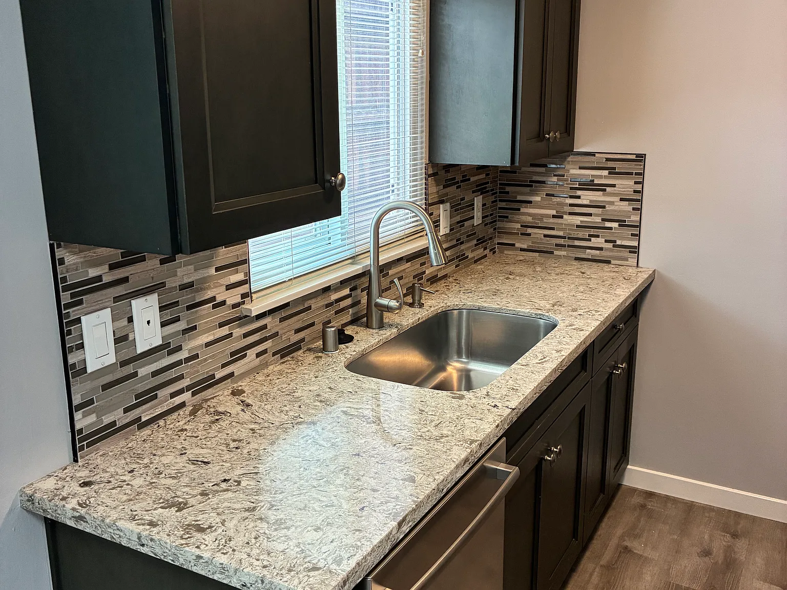 2 bed, 900 sqft, $3,295 — Photo 2