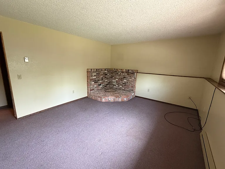 105 10th St W — Photo 11