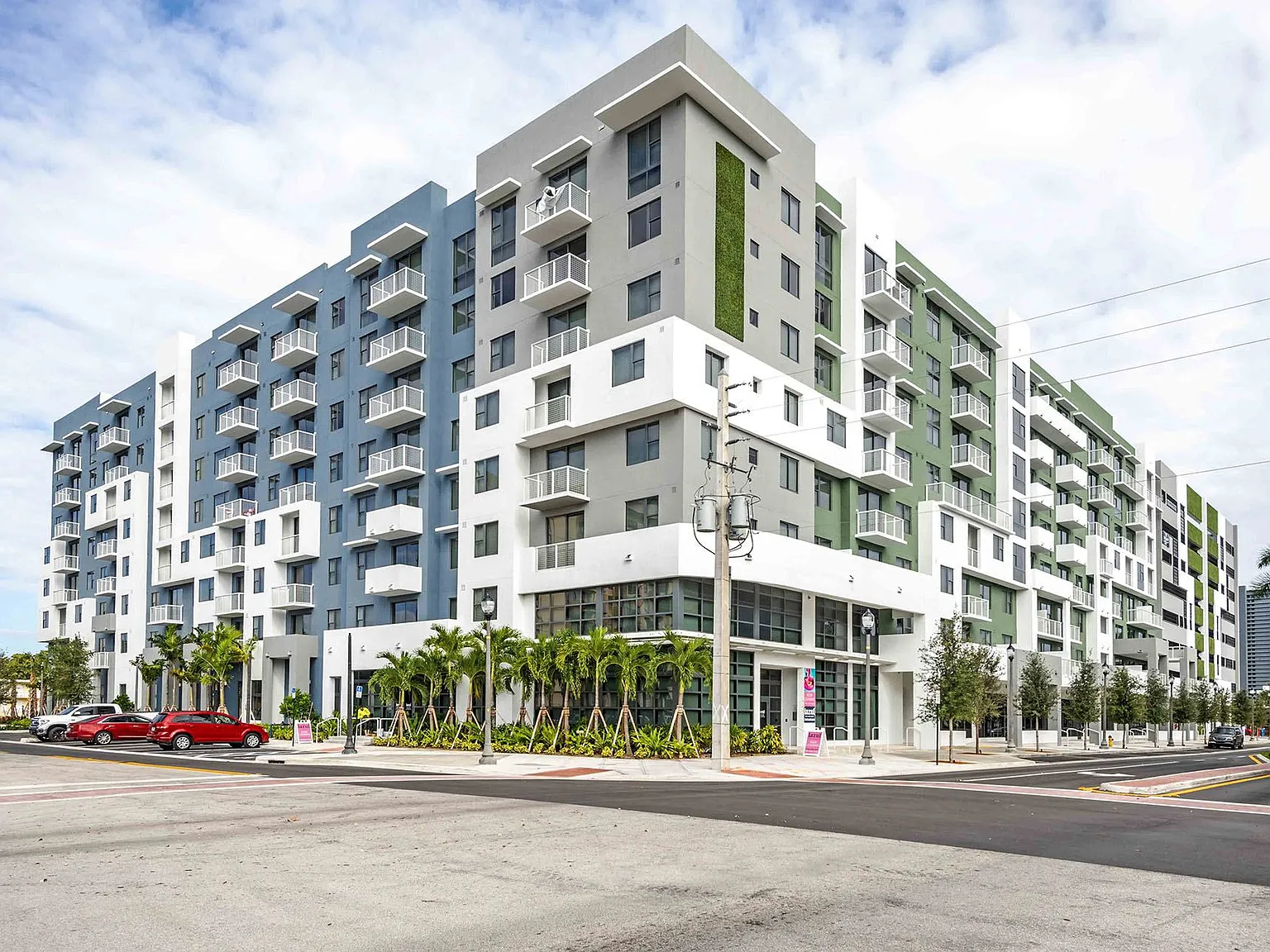 Lazul North Miami Beach Apartments — Photo 1