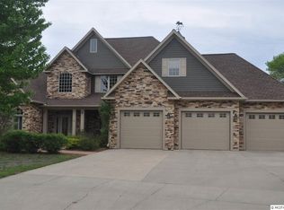 2260 Country Club Dr, Mason City, IA 50401