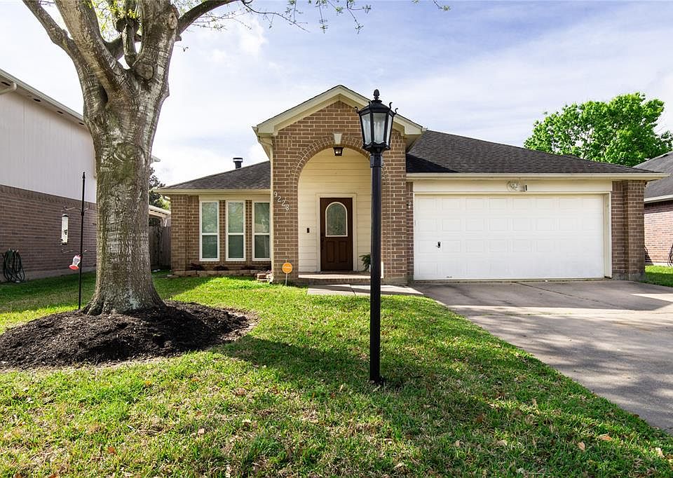 Welcome home! This beautiful 4 bedroom, 2 bath home has everything on your list including a formal dining room and a stunning kitchen!