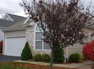 571 Leisure Dr, Ridge, NY 11961