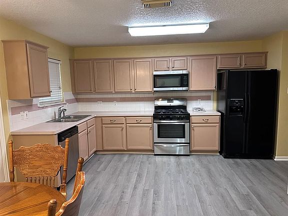 3rd image of 7235 Prairie Village Dr