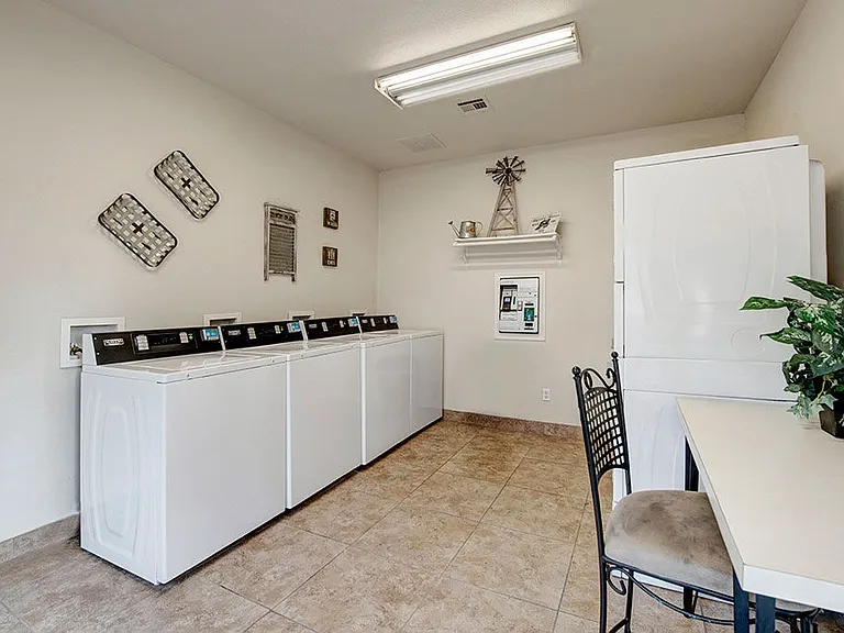 Riviera Apartments — Photo 12