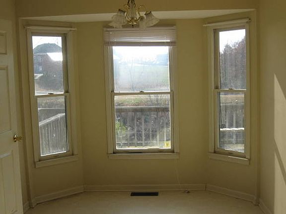 5th image of 1406 Janet Way Dr