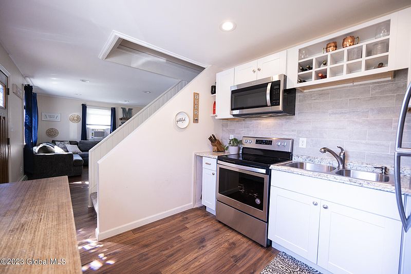 5th image of 1131 Deforest Street