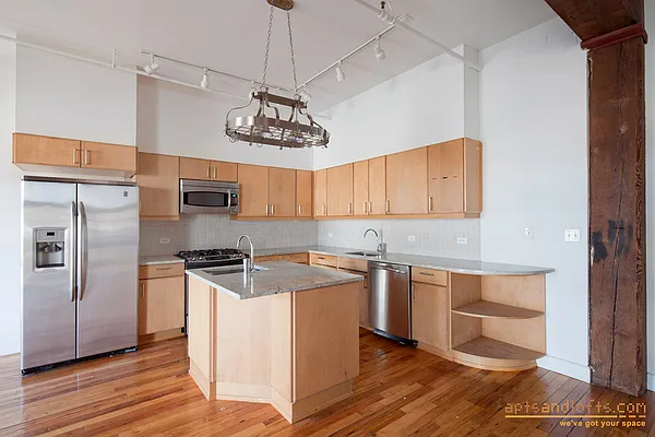 Rented by aptsandlofts.com | media 11