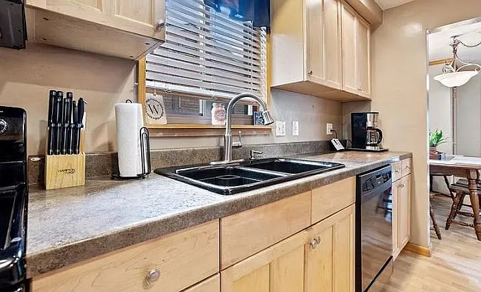2320 Crestview Rd — Photo 12