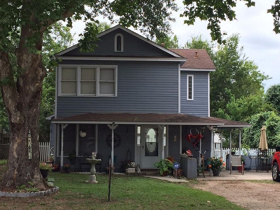 1st image of 826 Live Oak St