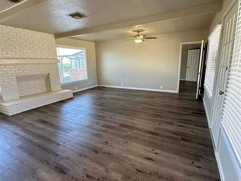8529 S Chestnut Ave — Photo 9