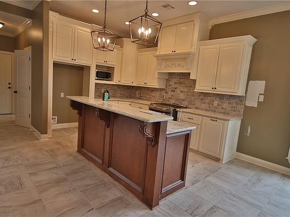 5th image of 894 Eve Elizabeth Ln