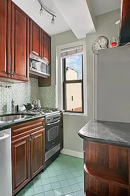4th image of 339 E 58th St #10EF