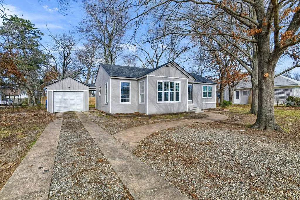 1313 E Lamar St — Photo 1
