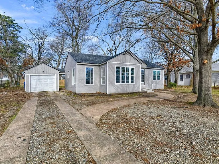 1313 E Lamar St — Photo 1