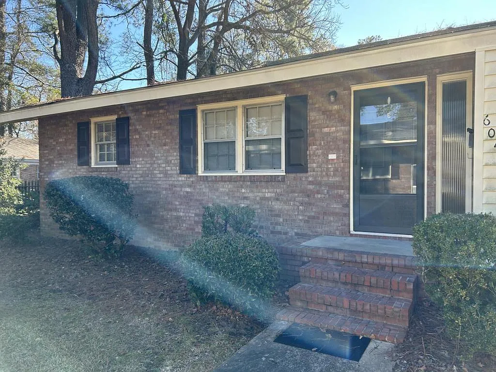 604 Plum Dr.- Unit B — Photo 1