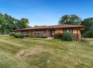 809 N Alpine Rd, Rockford, IL 61107