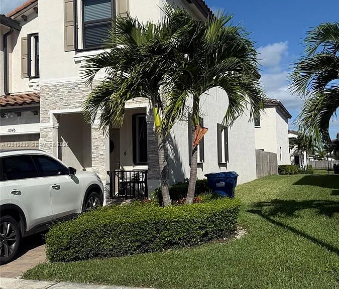 11945 SW 245th Ter — Photo 1