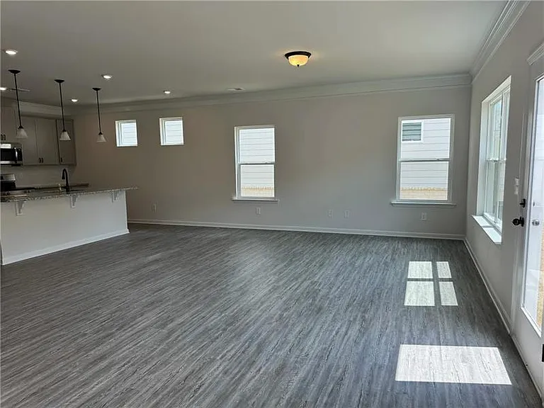 423 Perth Dr — Photo 10