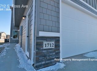 1712 S Foss Ave, Sioux Falls, SD 57110