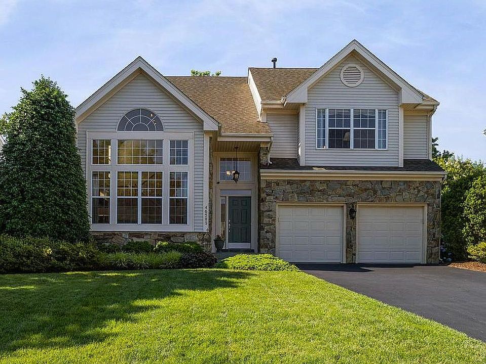 1st image of 46583 Hollymead Pl