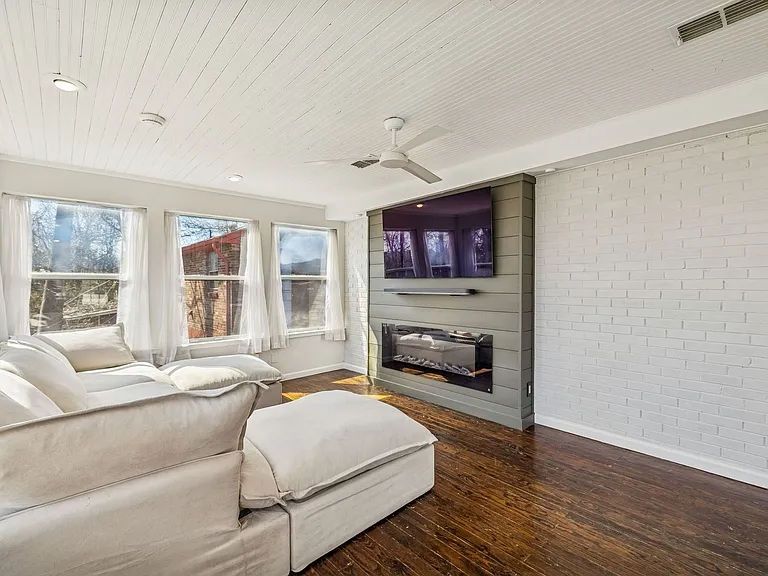 833 Rose Park Dr — Photo 13
