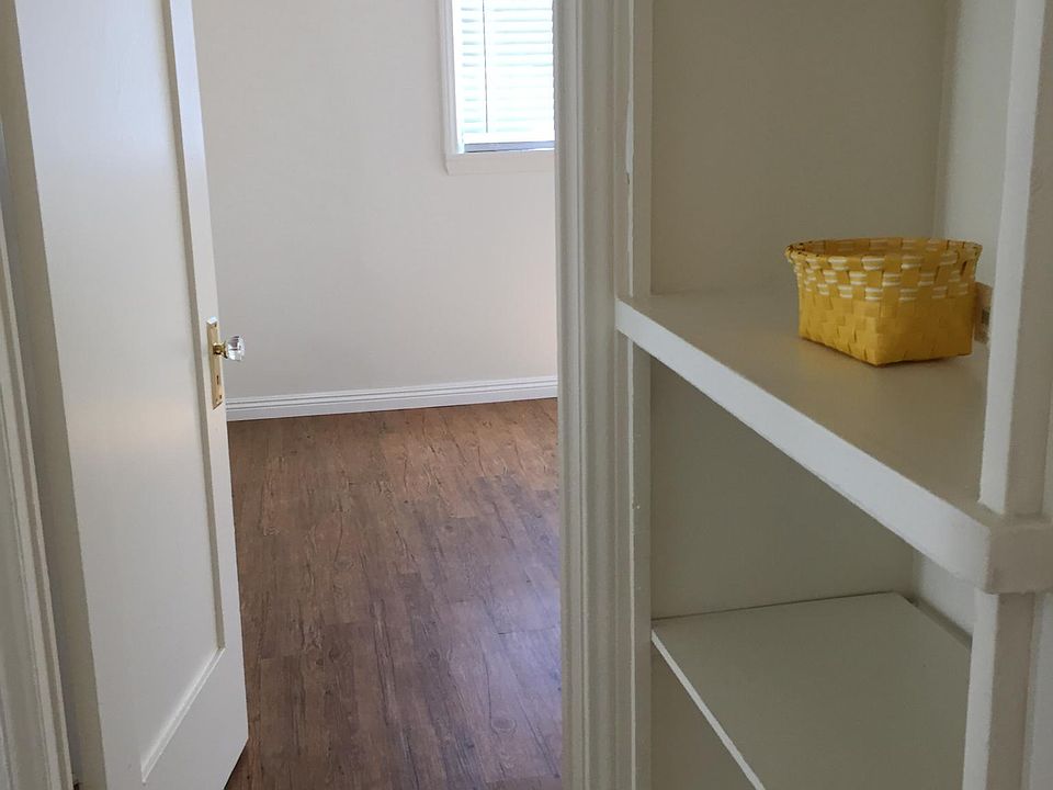 1st image of 609 Portola Ave