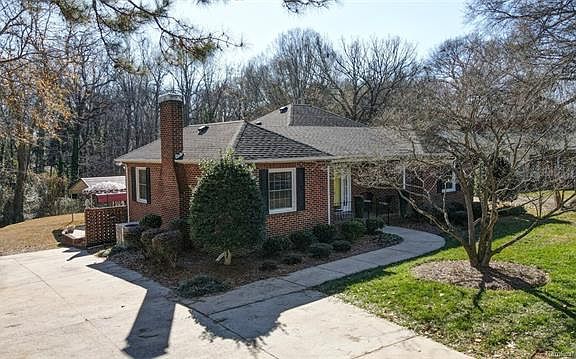 3rd image of 2101 Armstrong Park Dr