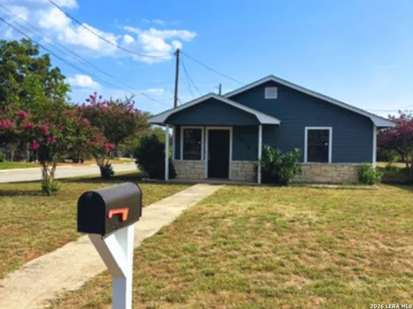 1014 E San Antonio, Pearsall, TX 78061