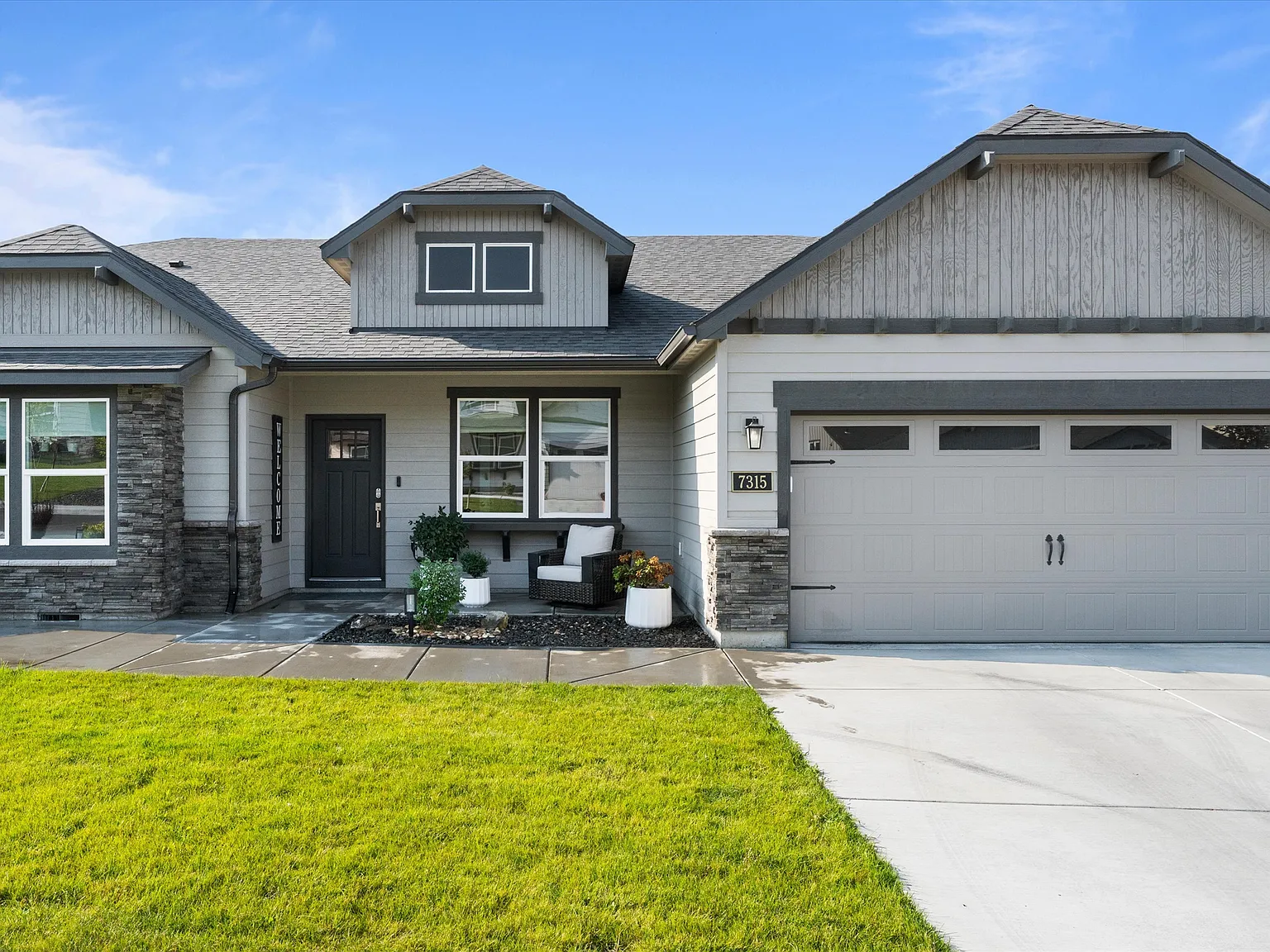 3 bed, 2046 sqft, $3,995 — Photo 1