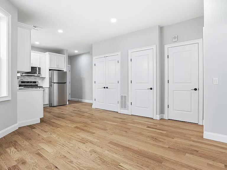 560-562 Warburton Ave #2A — Photo 3