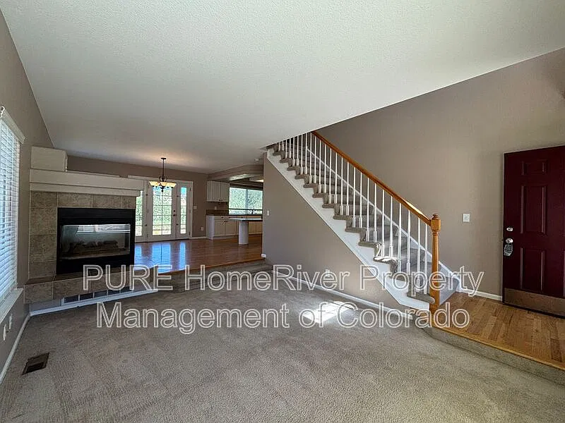 3 bed, 3.5 bath, 2105 sqft, $3,050 — Photo 2