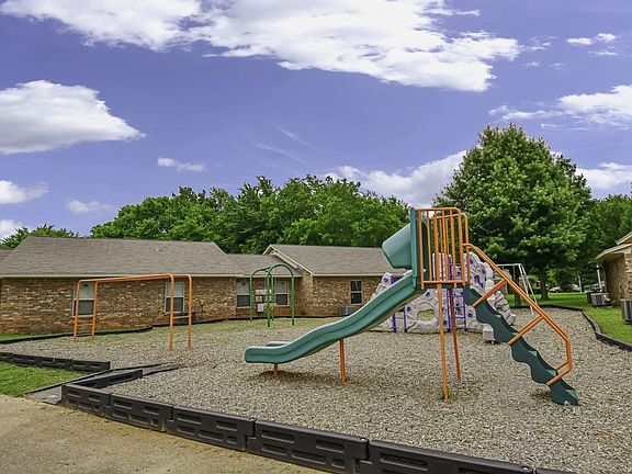 3rd image of 1308 Jacksonville Dr #1308