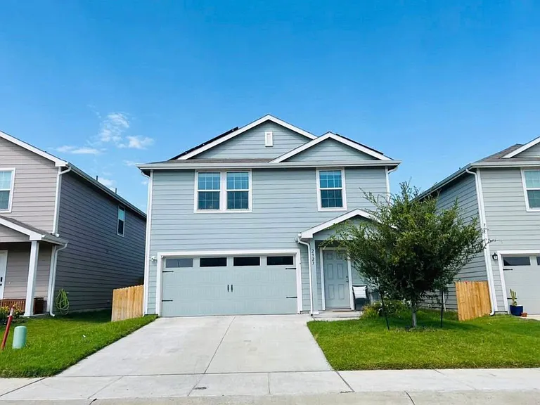 2923 Henry Garrett Rd — Photo 1
