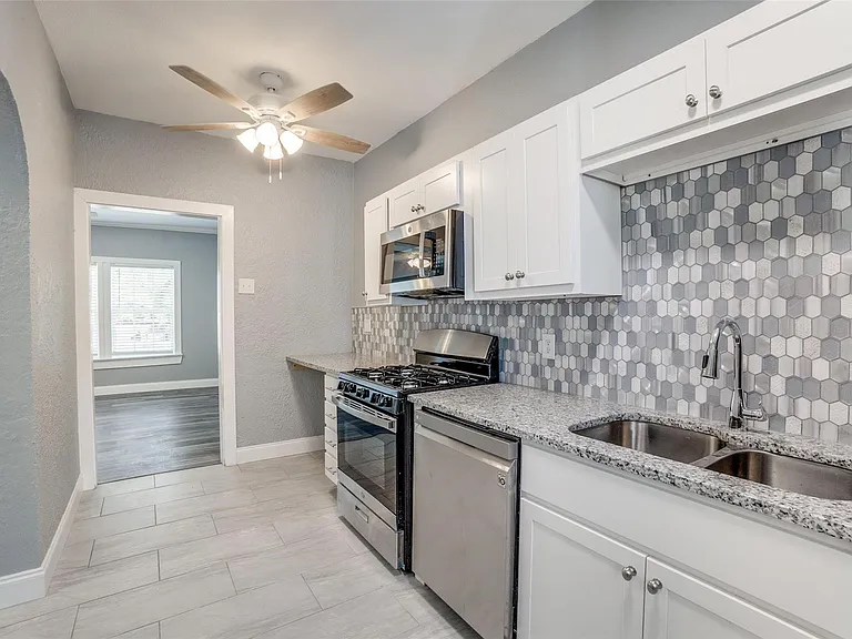 320 W Canty St #2 — Photo 7