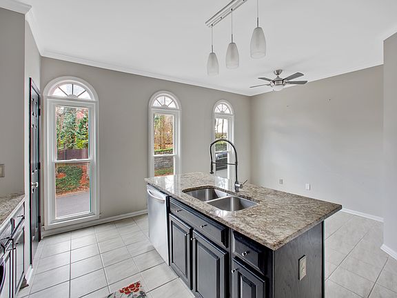 5th image of 2540 Oakwood Way SE