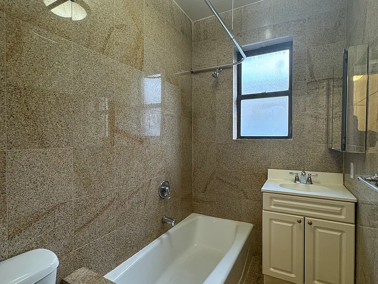515 W 113th St #2M — Photo 4