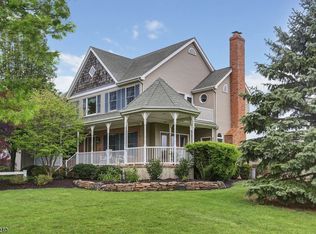 18 Horseshoe Dr, Hillsborough, NJ 08844