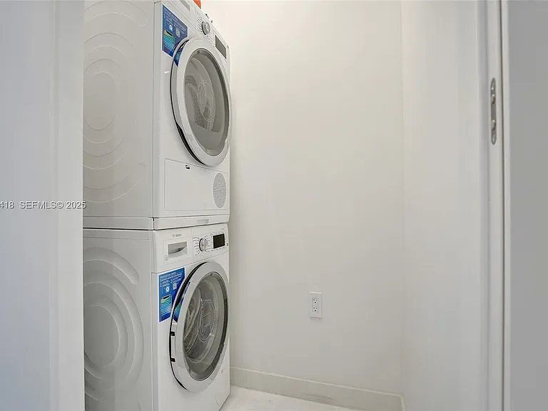 300 Biscayne Blvd #2305W — Photo 44