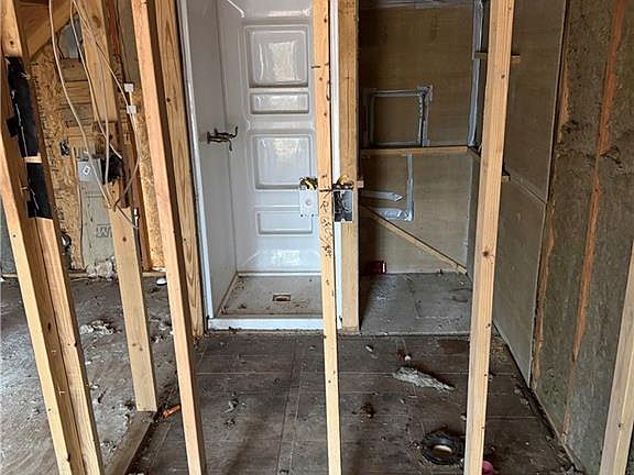 4th image of 431 Mission Hill Rd