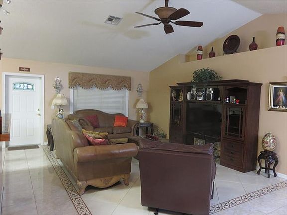 4th image of 2204 Julianna Ct