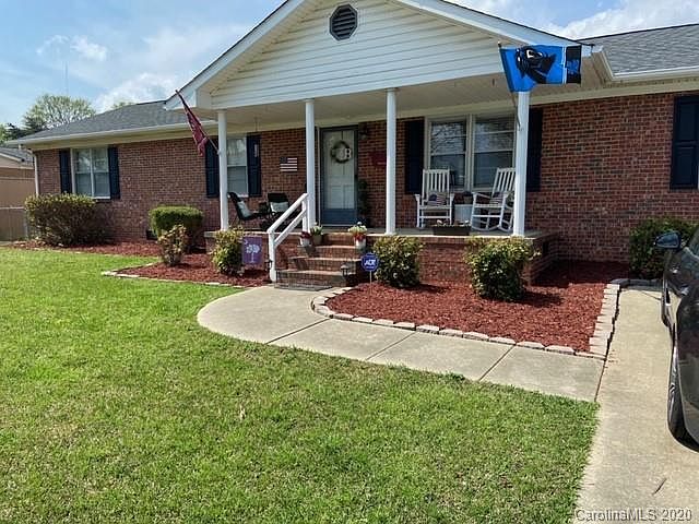 1st image of 521 McDowell Dr