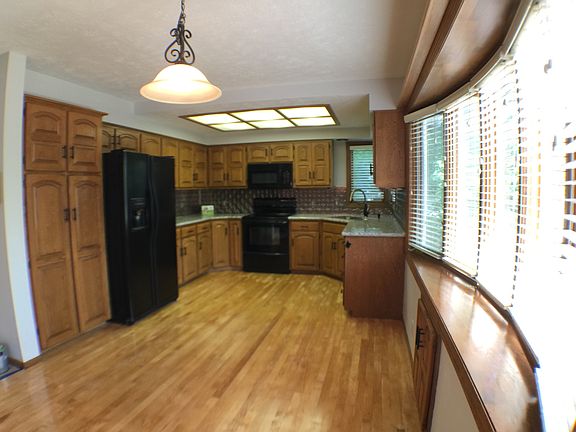 4th image of 905 Shenandoah Dr
