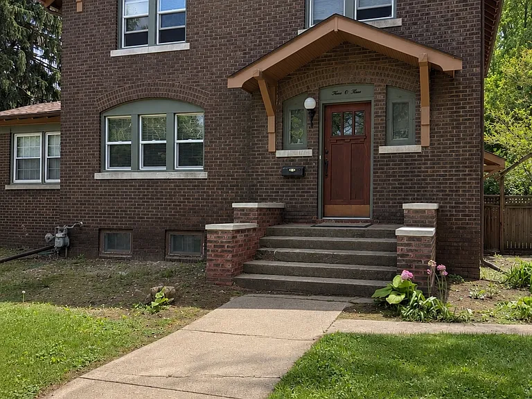 303 W Columbia Ave — Photo 2