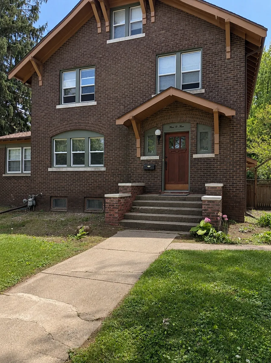 Building Photo - 303 W Columbia Ave