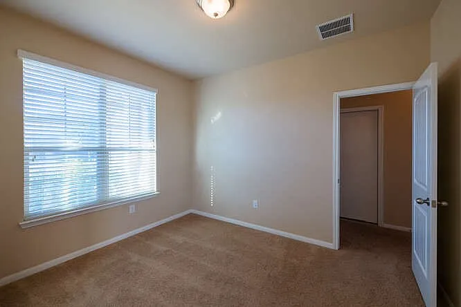402 Zenith Rd — Photo 33