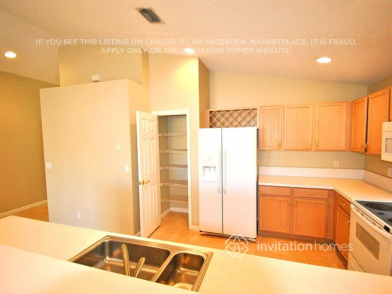 1815 Shadow Creek Rd — Photo 3